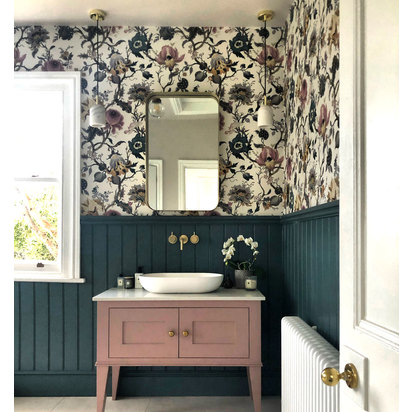 Bathroom vanity unit 2 doors with thin tapered legs